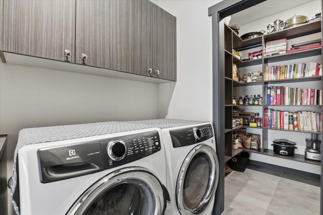 2121 E Cherrytree Ln, Spokane, WA 99203