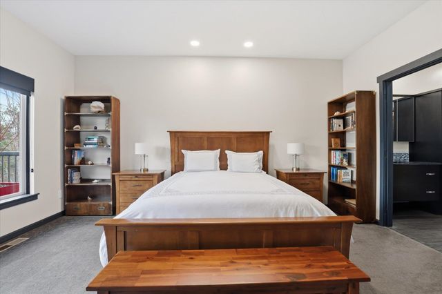 2121 E Cherrytree Ln, Spokane, WA 99203