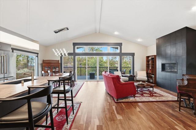 2121 E Cherrytree Ln, Spokane, WA 99203