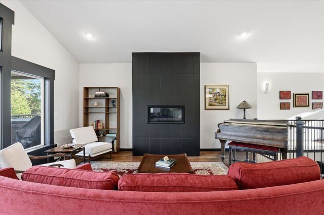 2121 E Cherrytree Ln, Spokane, WA 99203