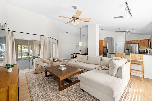 5825 HAWKWOOD COURT, Lithia, FL 33547