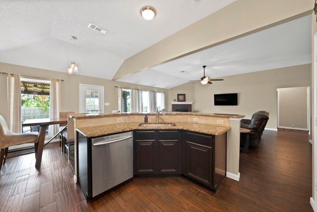 6005 Powder Wood Lane, Arlington, TX 76018