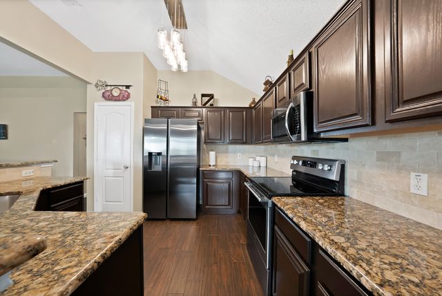 6005 Powder Wood Lane, Arlington, TX 76018