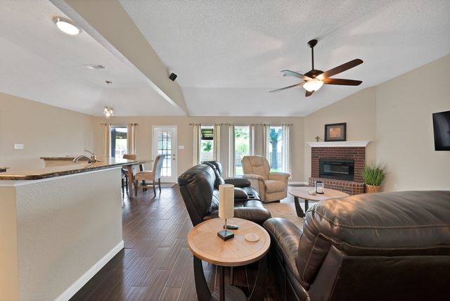 6005 Powder Wood Lane, Arlington, TX 76018