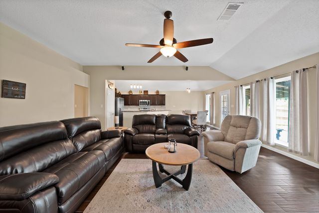 6005 Powder Wood Lane, Arlington, TX 76018