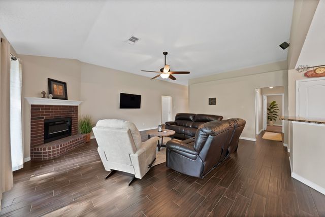 6005 Powder Wood Lane, Arlington, TX 76018