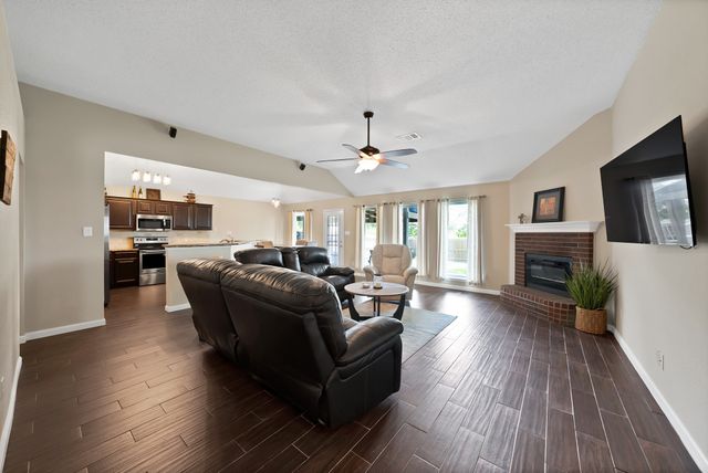 6005 Powder Wood Lane, Arlington, TX 76018