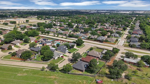 6005 Powder Wood Lane, Arlington, TX 76018