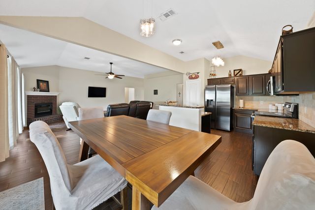 6005 Powder Wood Lane, Arlington, TX 76018