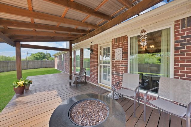 6005 Powder Wood Lane, Arlington, TX 76018