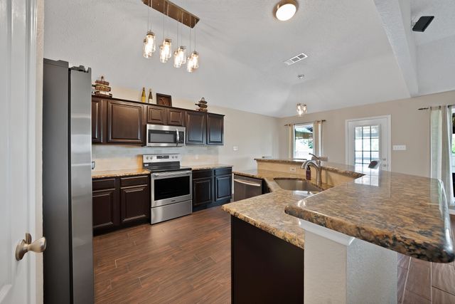 6005 Powder Wood Lane, Arlington, TX 76018