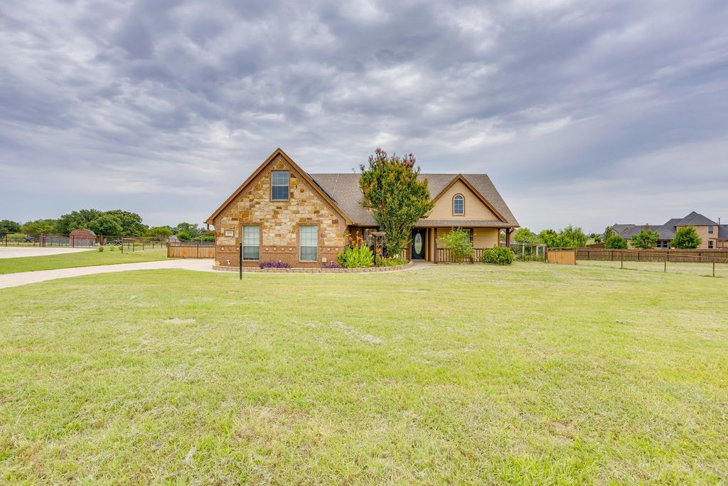155 Cornerstone Lane, Springtown, TX 76082