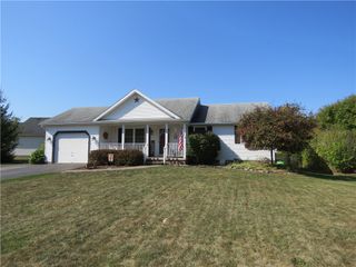 106 Delaina Rose Circle, Clarkson, NY 14420