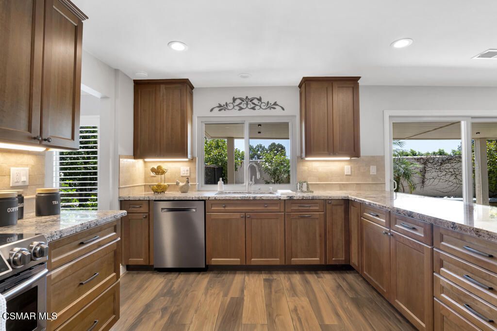 Image 15 of property listing at 3374 Onyx Circle, Simi Valley, CA 93063