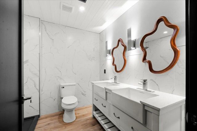 7006 Whispering Creek DR, Austin, TX 78736