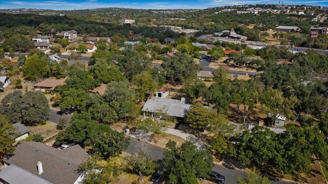 7006 Whispering Creek DR, Austin, TX 78736