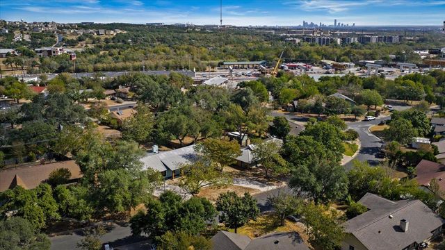 7006 Whispering Creek DR, Austin, TX 78736