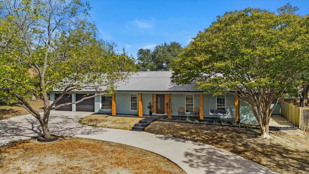 7006 Whispering Creek DR, Austin, TX 78736