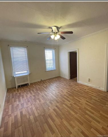 7865 75th Street, Glendale, NY 11385