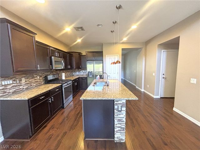 5704 Shadow Bend Drive, Las Vegas, NV 89135