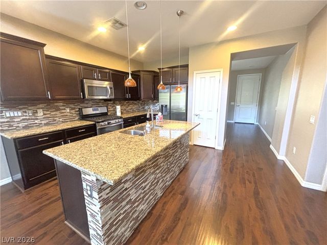 5704 Shadow Bend Drive, Las Vegas, NV 89135