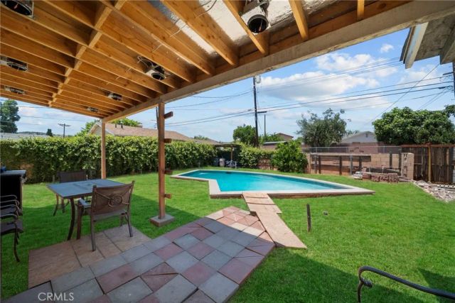 23817 Victory Boulevard, West Hills, CA 91307