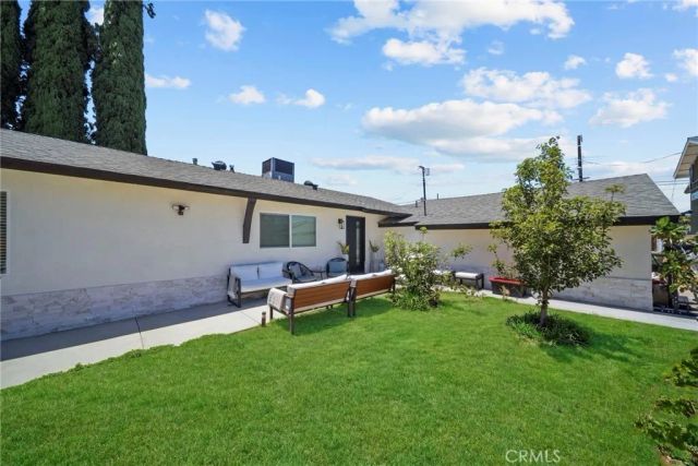 23817 Victory Boulevard, West Hills, CA 91307