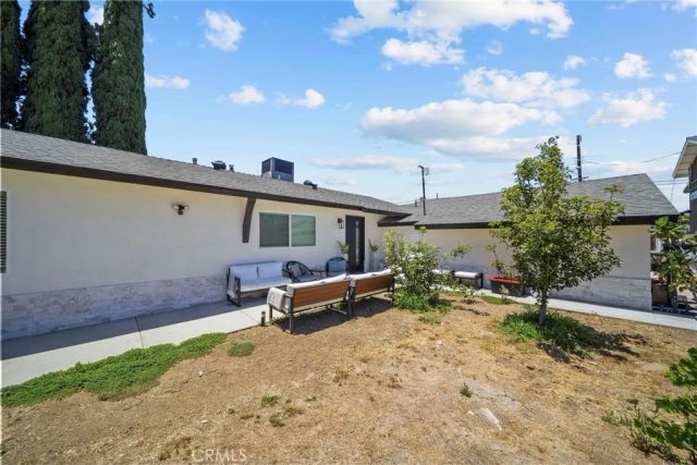 23817 Victory Boulevard, West Hills, CA 91307