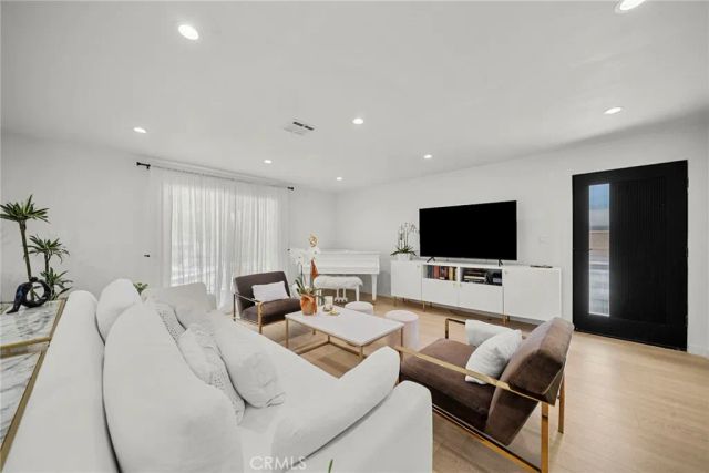 23817 Victory Boulevard, West Hills, CA 91307