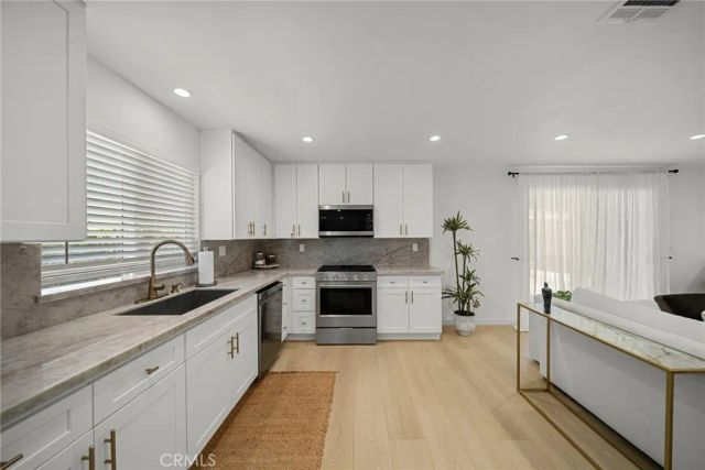 23817 Victory Boulevard, West Hills, CA 91307