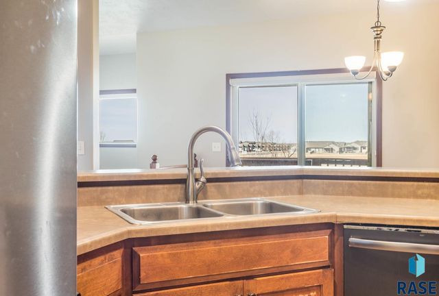 2021 S Haraldson Ave Avenue, Sioux Falls, SD 57106