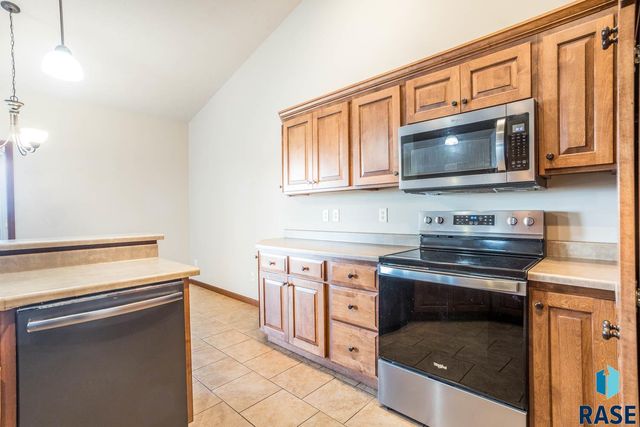 2021 S Haraldson Ave Avenue, Sioux Falls, SD 57106