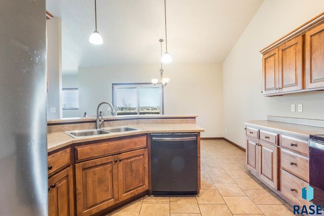 2021 S Haraldson Ave Avenue, Sioux Falls, SD 57106