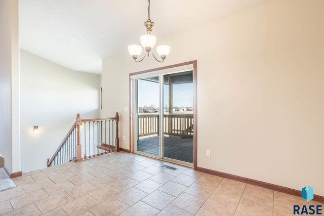 2021 S Haraldson Ave Avenue, Sioux Falls, SD 57106