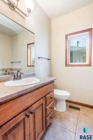 2021 S Haraldson Ave Avenue, Sioux Falls, SD 57106