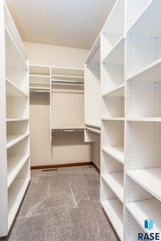 2021 S Haraldson Ave Avenue, Sioux Falls, SD 57106