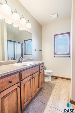 2021 S Haraldson Ave Avenue, Sioux Falls, SD 57106