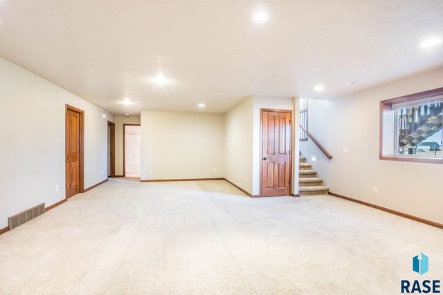 2021 S Haraldson Ave Avenue, Sioux Falls, SD 57106