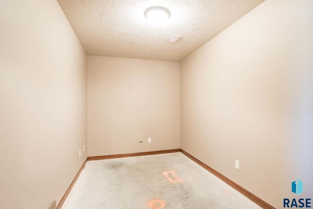 2021 S Haraldson Ave Avenue, Sioux Falls, SD 57106