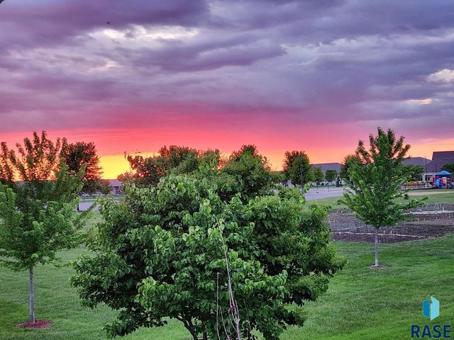 2021 S Haraldson Ave Avenue, Sioux Falls, SD 57106