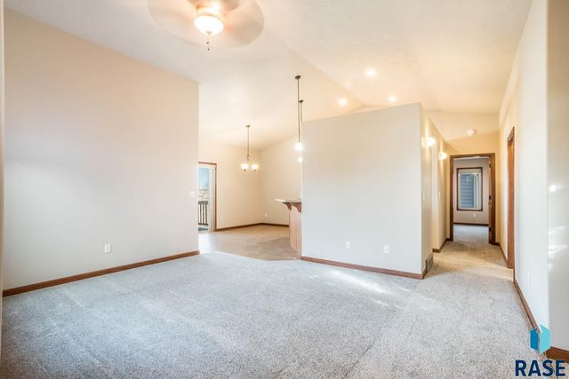 2021 S Haraldson Ave Avenue, Sioux Falls, SD 57106