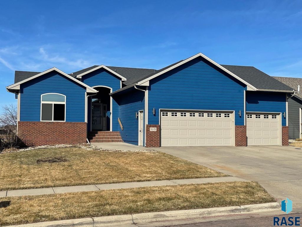 2021 S Haraldson Ave Avenue, Sioux Falls, SD 57106