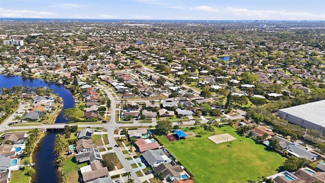 2734 SW 15th Street, Deerfield Beach, FL 33442