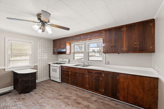 209 Clark Station Rd, Fisherville, KY 40023