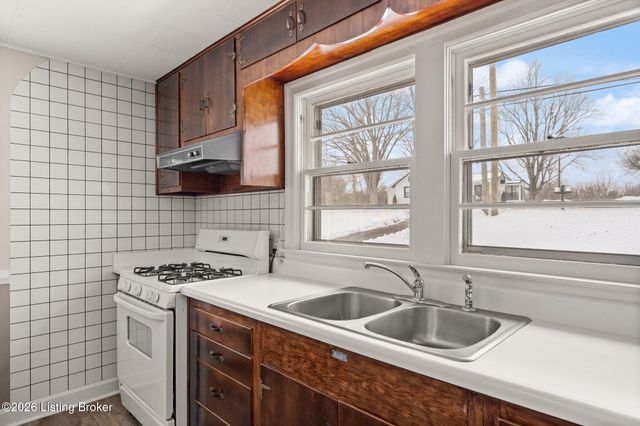 209 Clark Station Rd, Fisherville, KY 40023