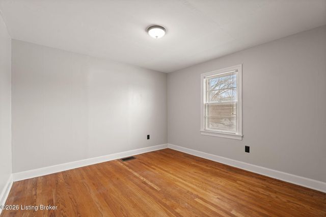 209 Clark Station Rd, Fisherville, KY 40023