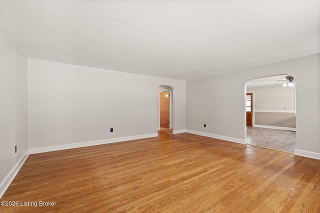 209 Clark Station Rd, Fisherville, KY 40023