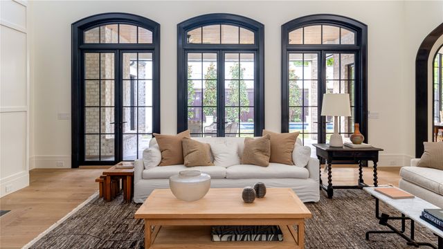 4405 Wildwood, Dallas, TX 75209