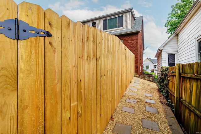2622 Forest Avenue, Evansville, IN 47712