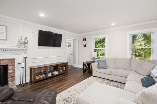 105 Cottonwood Drive, Jamestown, NC 27282